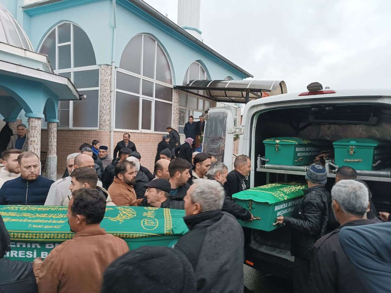 Damadın katlettiği 4 kişilik aile toprağa verildi 18